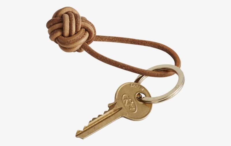 keychain in scandinavian leather knot design